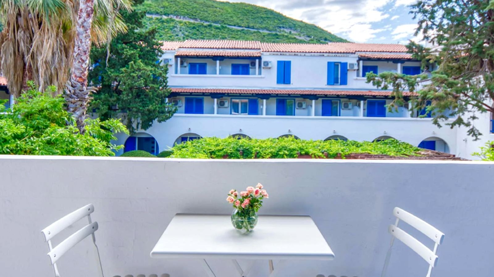 rooms-family-with-balcony