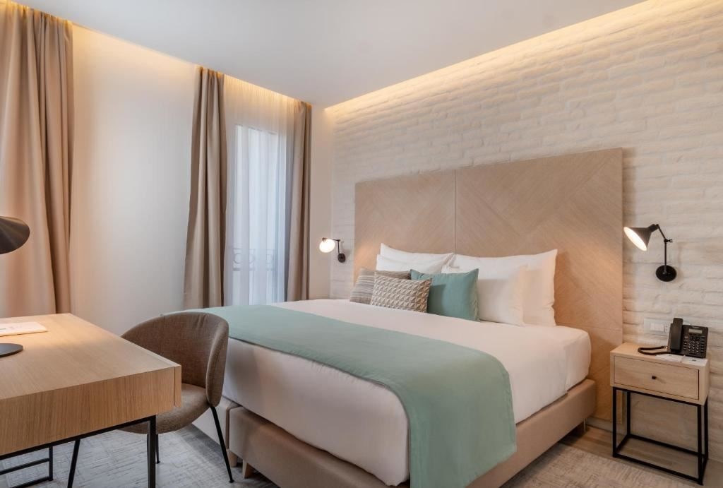 rooms-studio-sea-view-balcony-contemporary-building