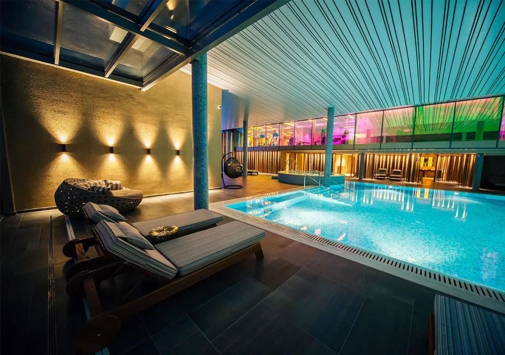 pools-indoor-pool