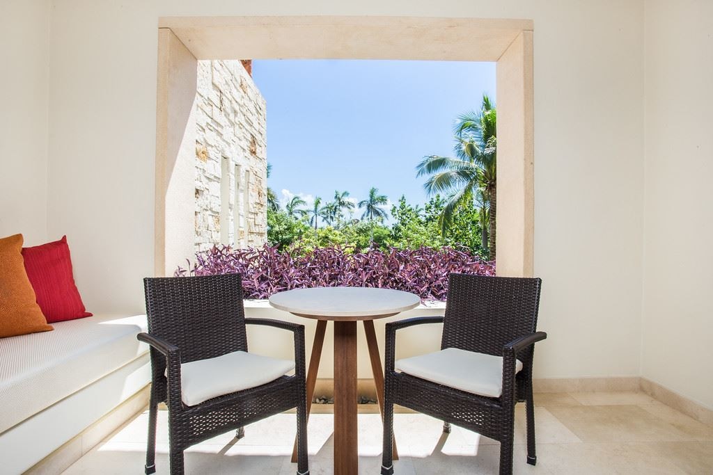 rooms-preffered-club-junior-suite-tropical-view