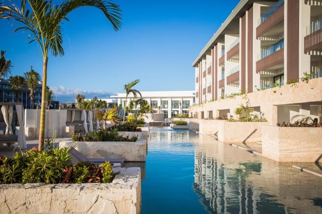 rooms-majestic-junior-suite-swim-up