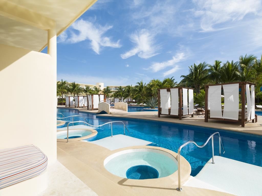 rooms-premium-swim-up-suite