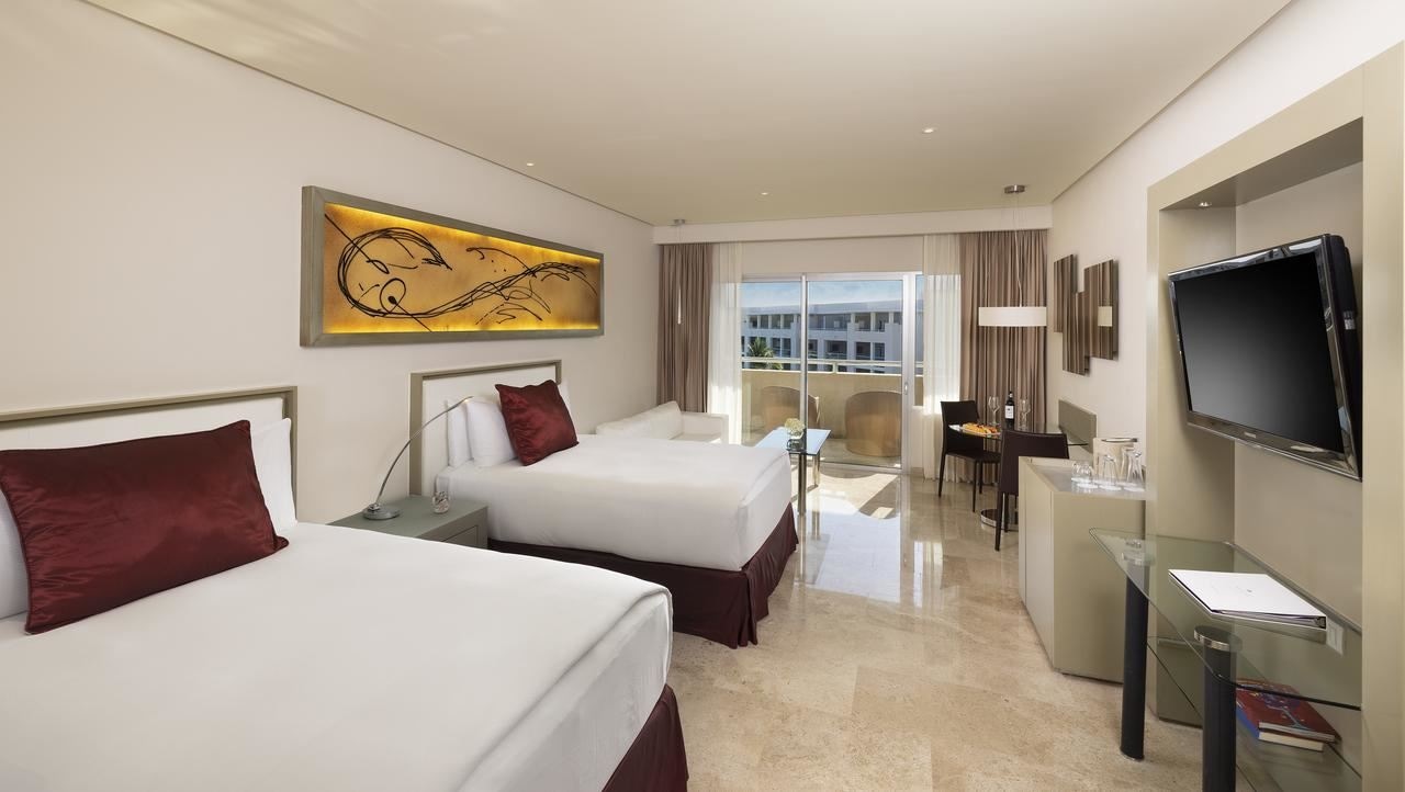 rooms-two-bedroom-master-suite-nature-view