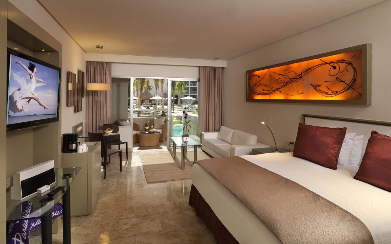 rooms-family-concierge-junior-suite-swim-up