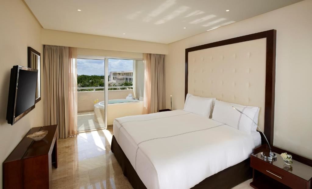 rooms-master-suite--nature-view