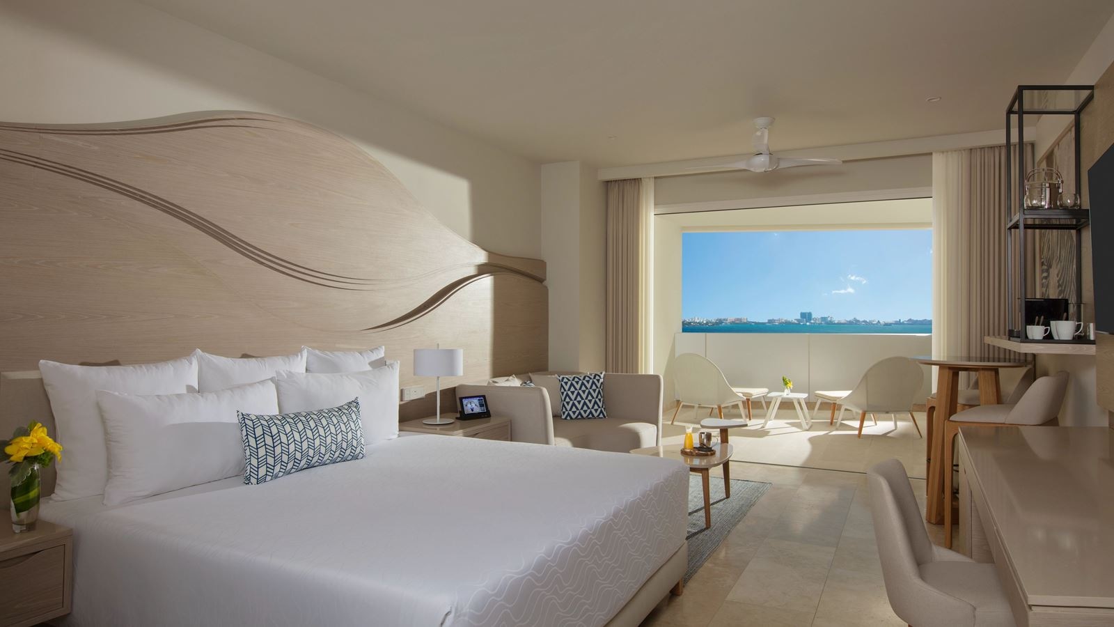 rooms-allure-junior-suite-live-big-laguna-view