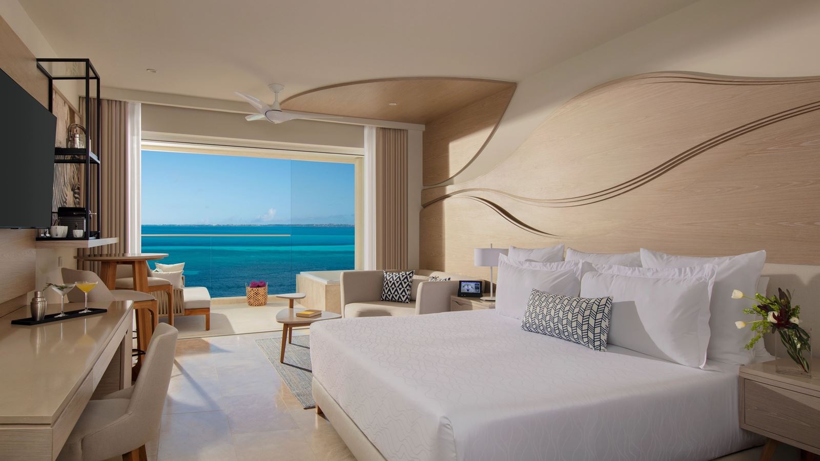 rooms-xhale-club-junior-suite-upper-ocean-front