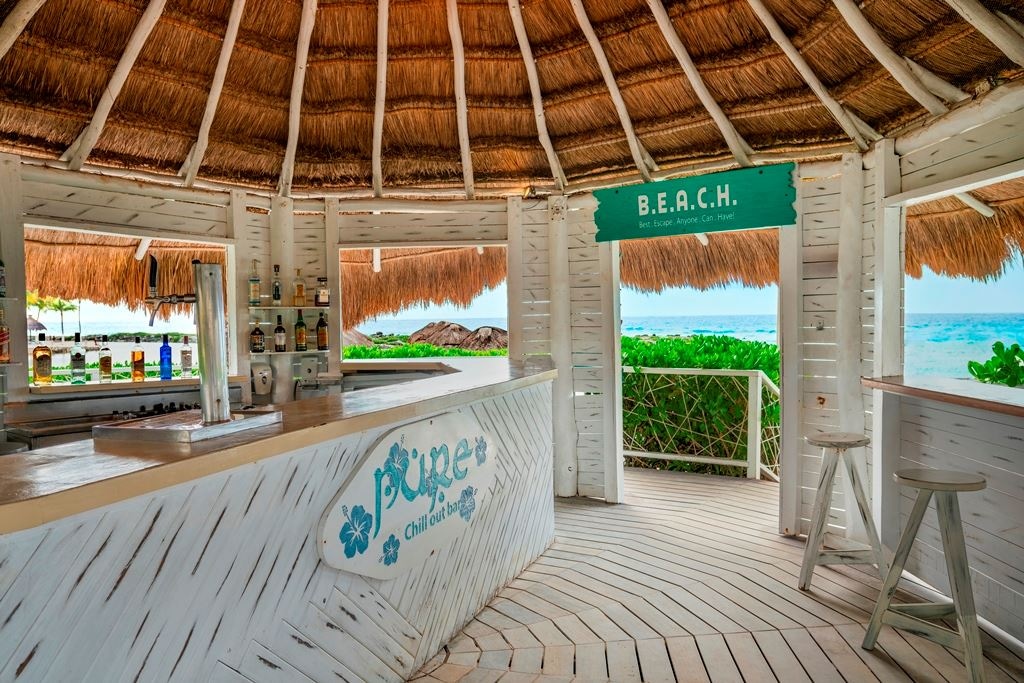 bars-pure-chill-out-bar-privileged-guests-only