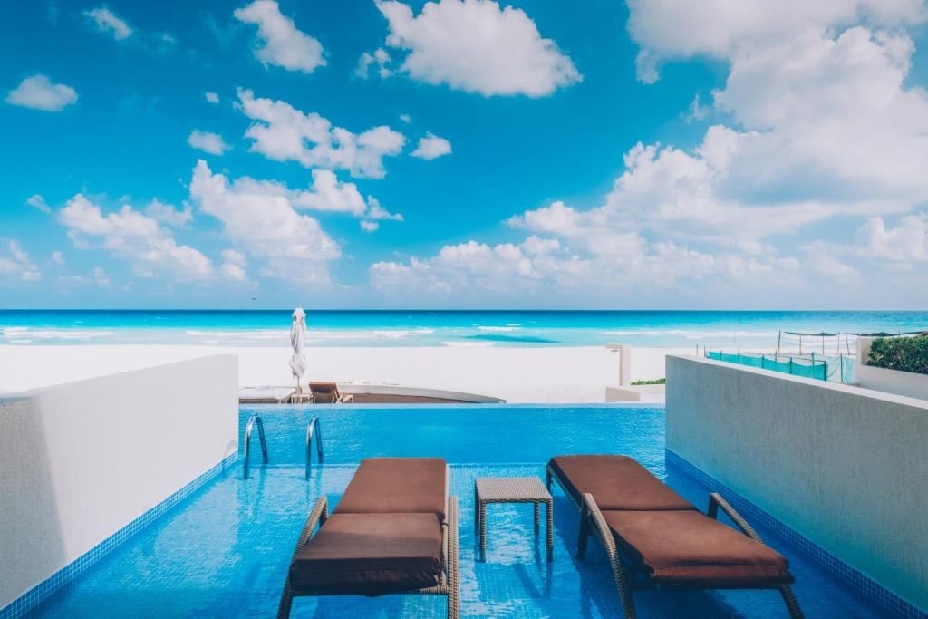 rooms-villa-ocean-front-swim-out