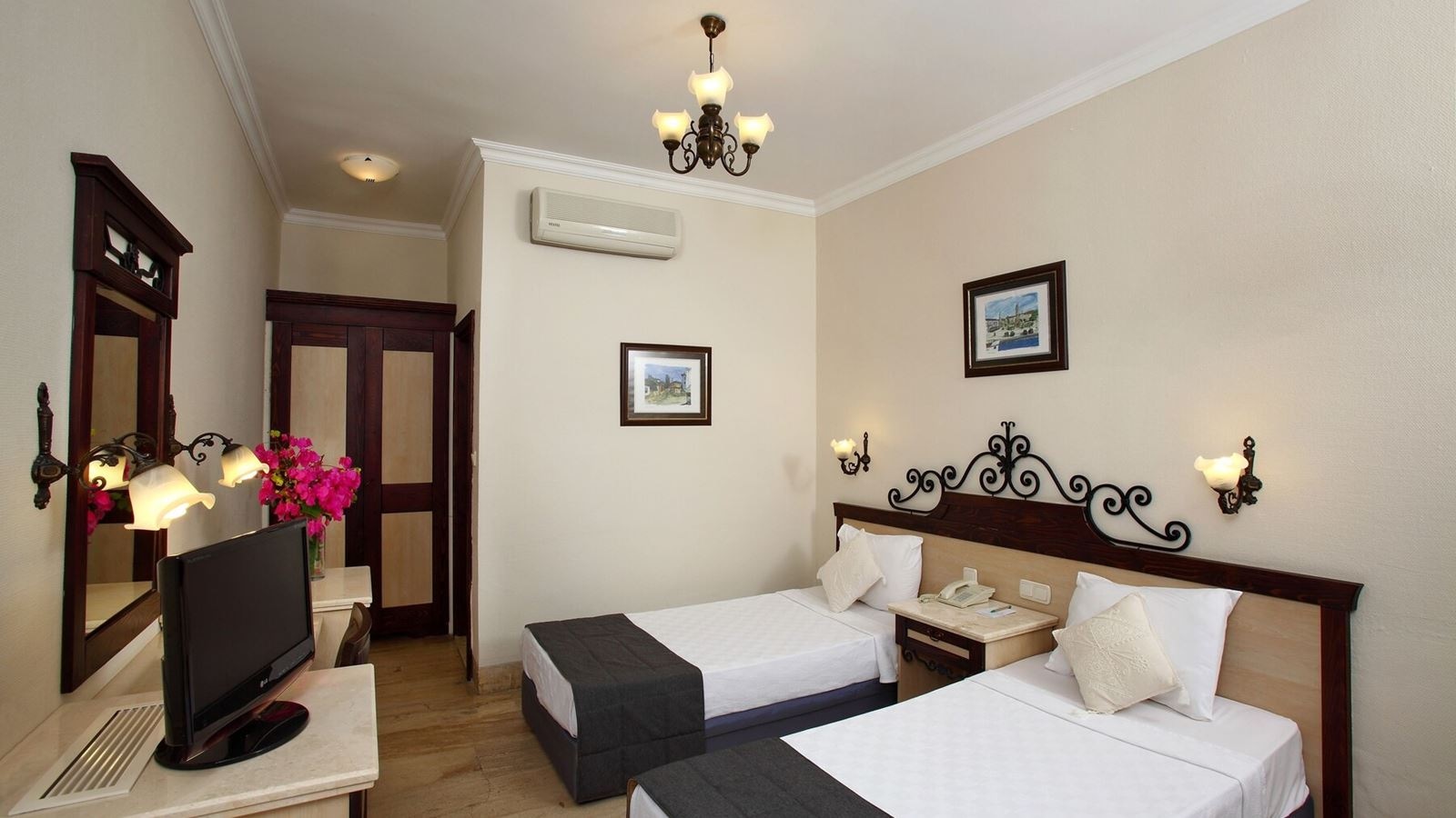 rooms-superior-room