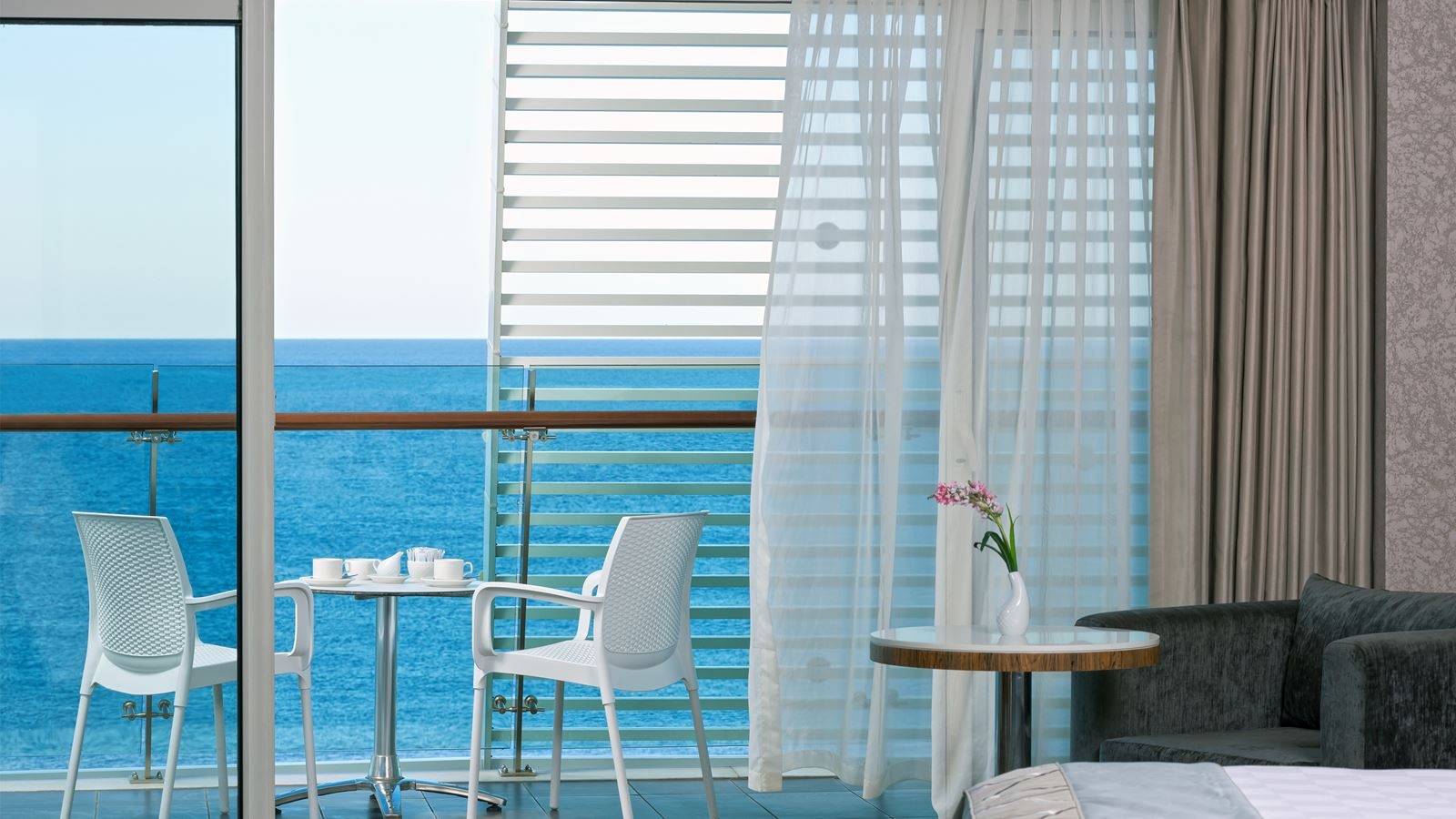 rooms-deluxe-room