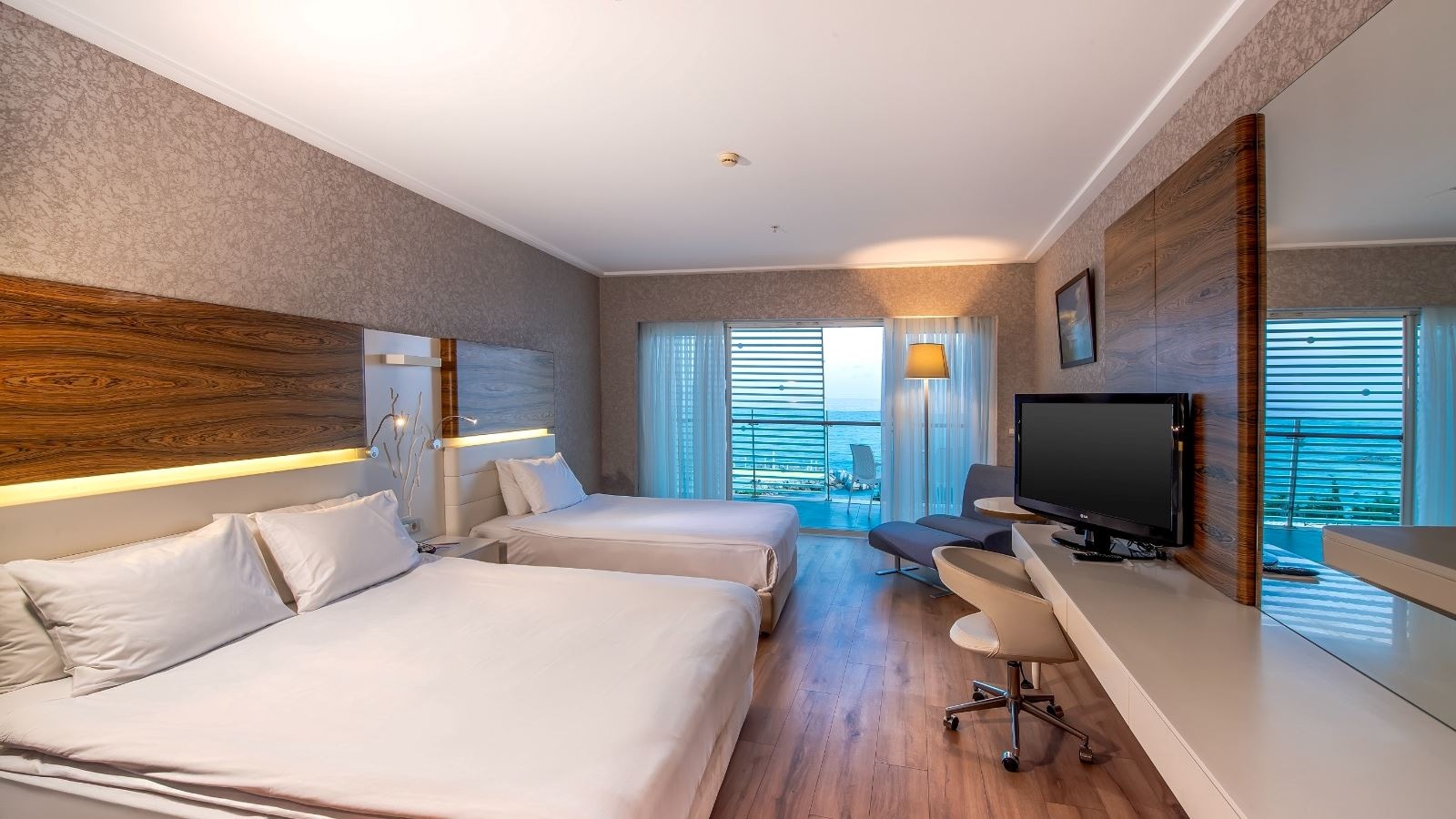 rooms-deluxe-room