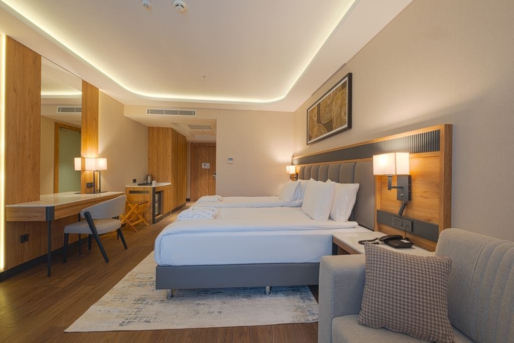 rooms-deluxe-room-land-view-with-balcony