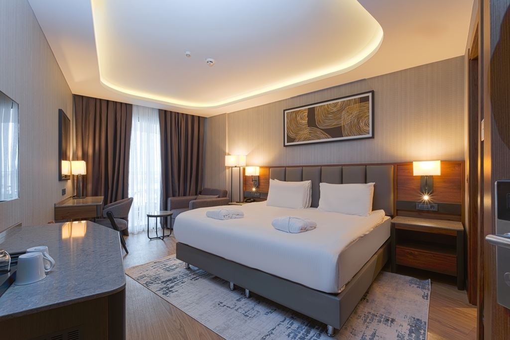 rooms-deluxe-family-room-land-view
