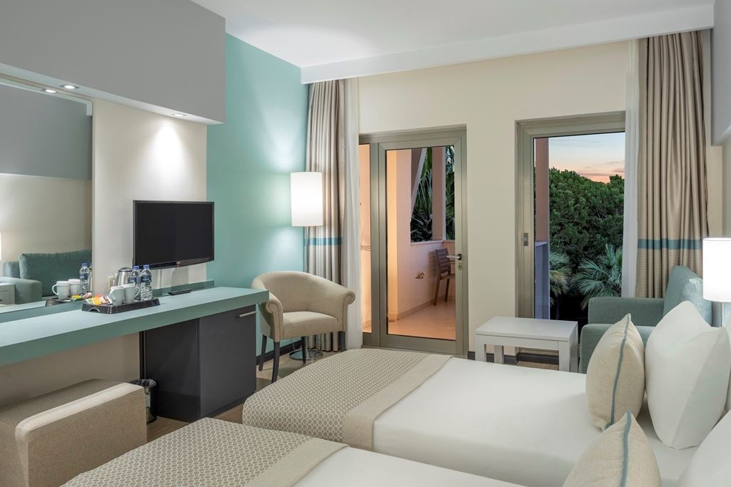 rooms-standard-room-sea-side-with-balcony