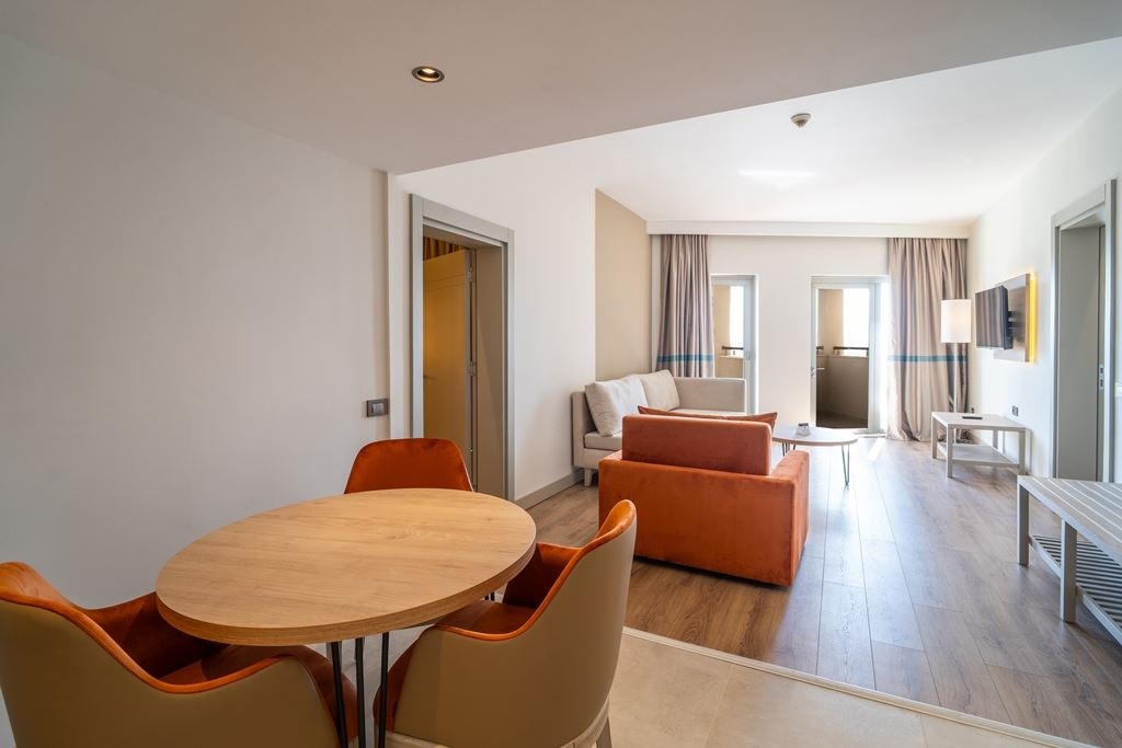 rooms-standard-room-sea-view-with-balcony