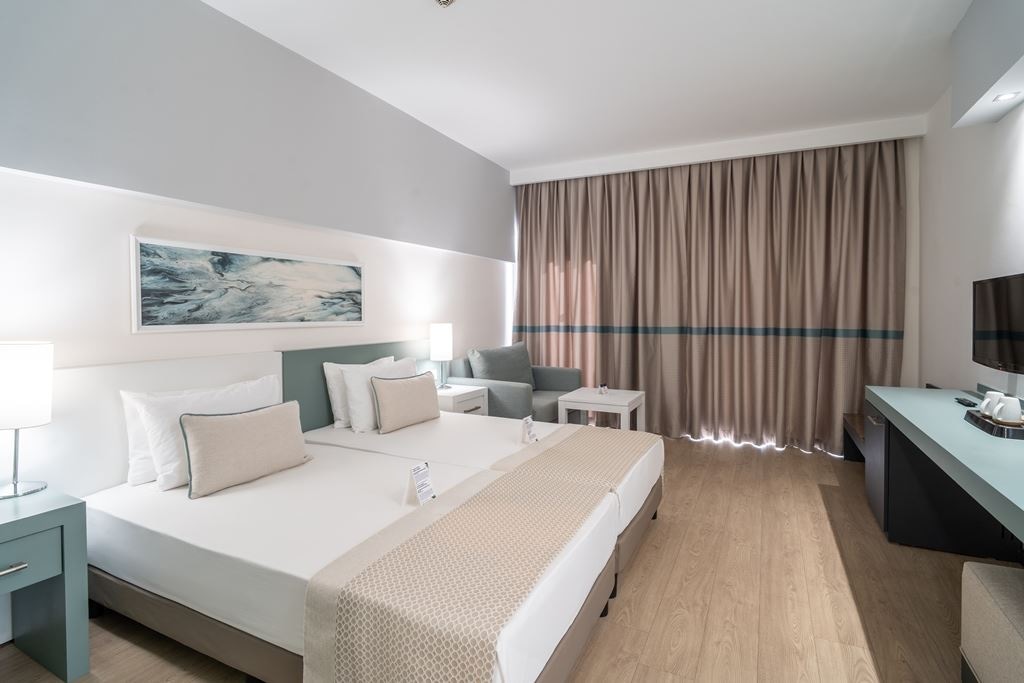 rooms-standard-room-sea-side-with-balcony