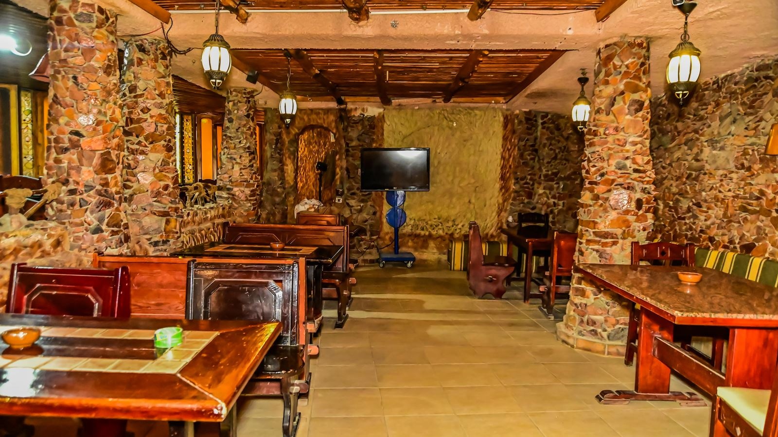 bars-cave-cafe