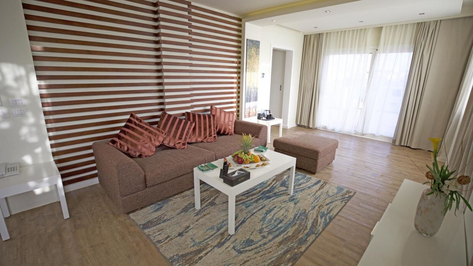rooms-deluxe-suite
