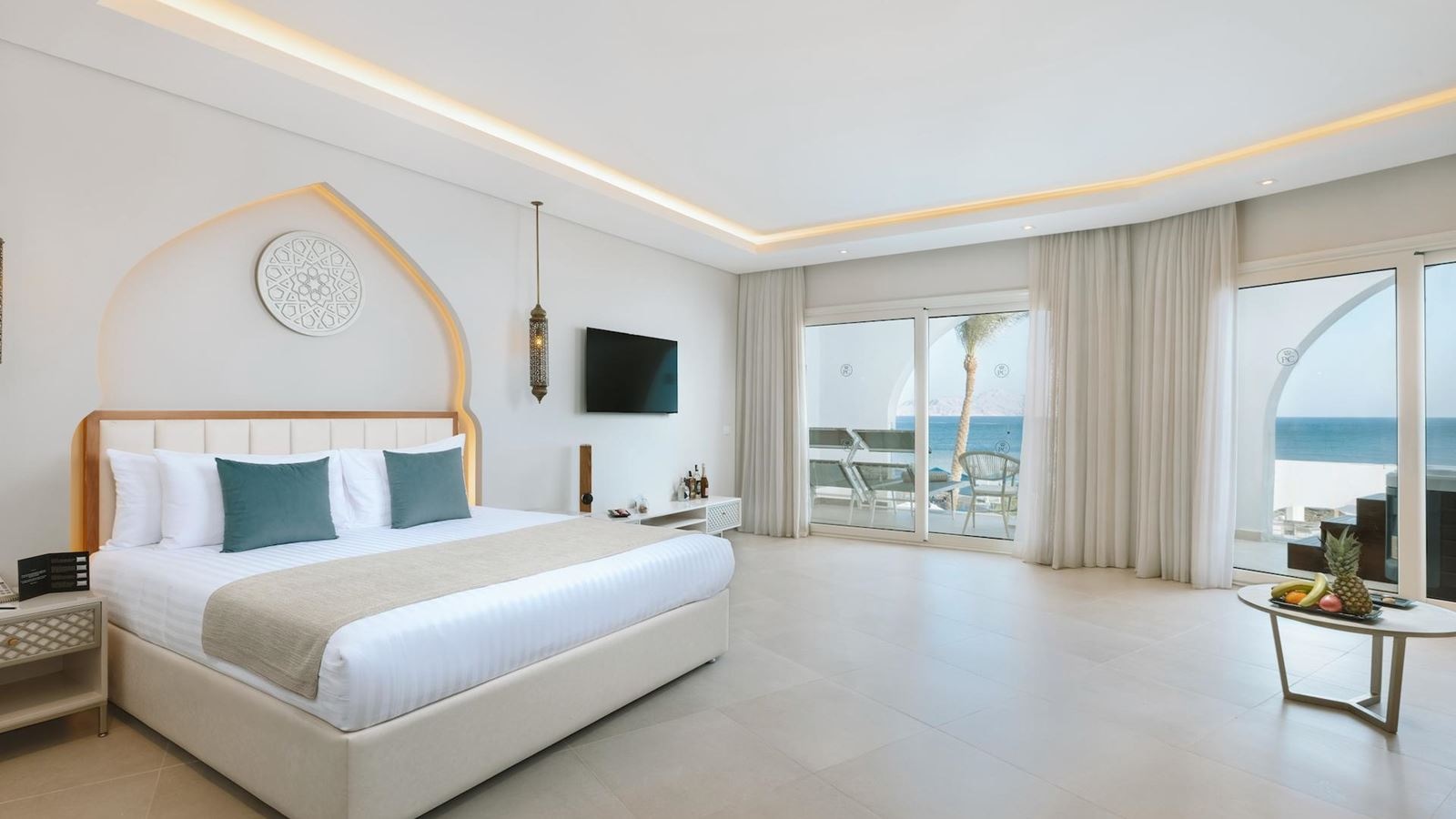 rooms-executive-jacuzzi-suite-partial-sea-viewsea-viewsea-front