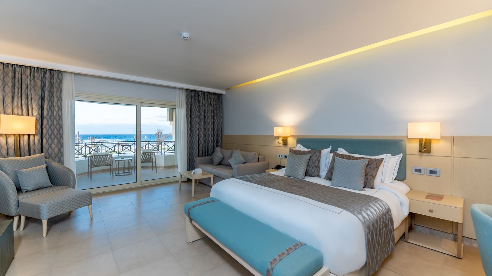 rooms-deluxe-room-seaview