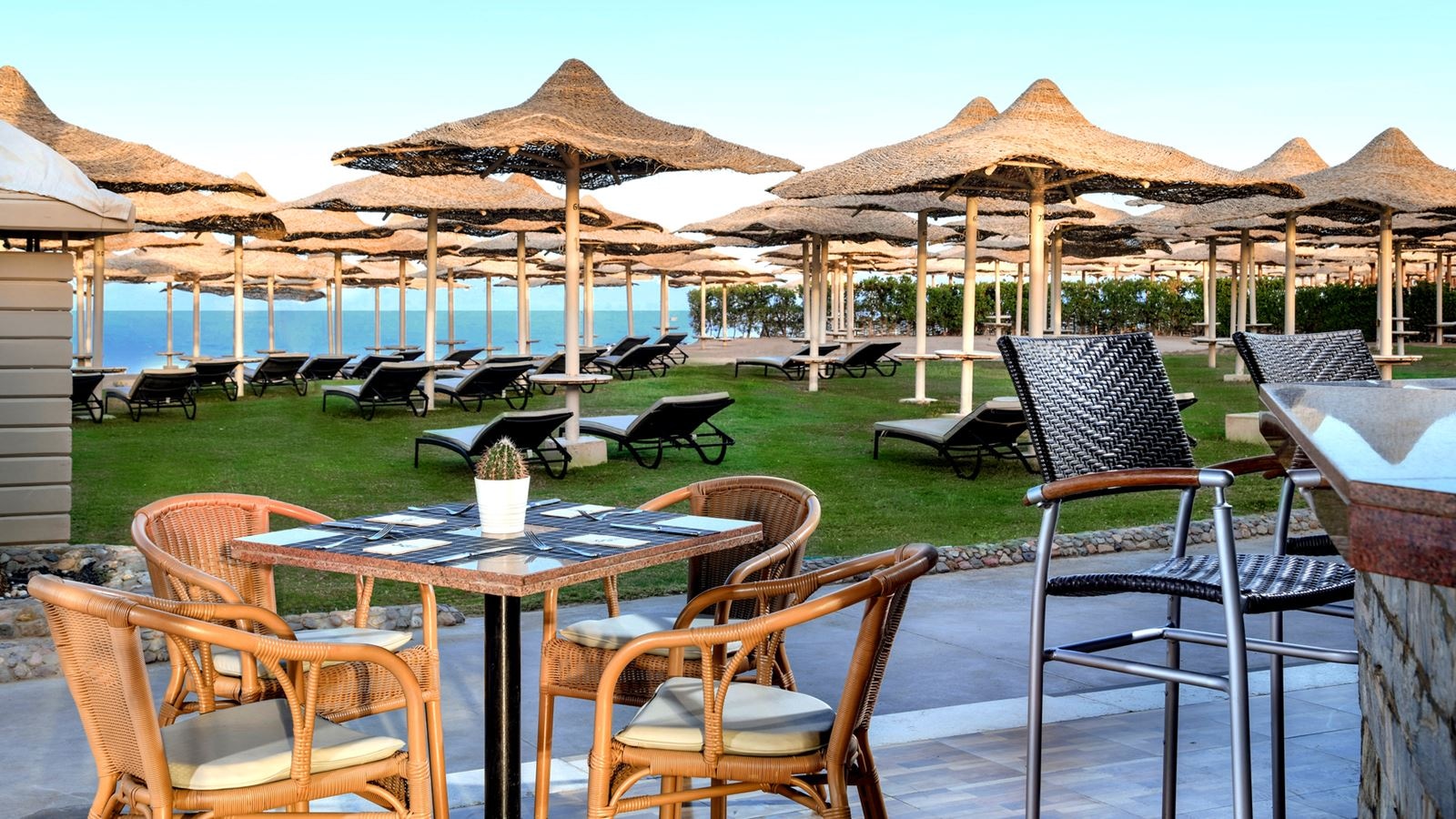 restaurants-negma-beach-bar