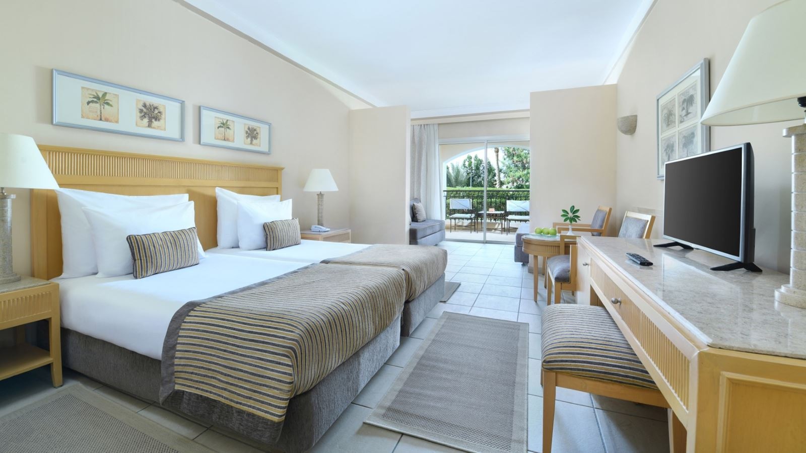 rooms-deluxe-room-garden-view