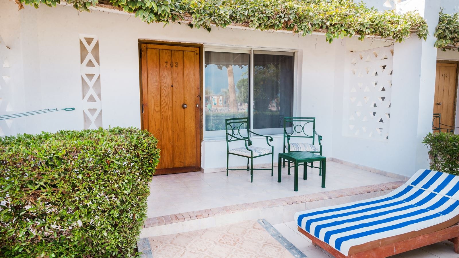 rooms-bungalow-room