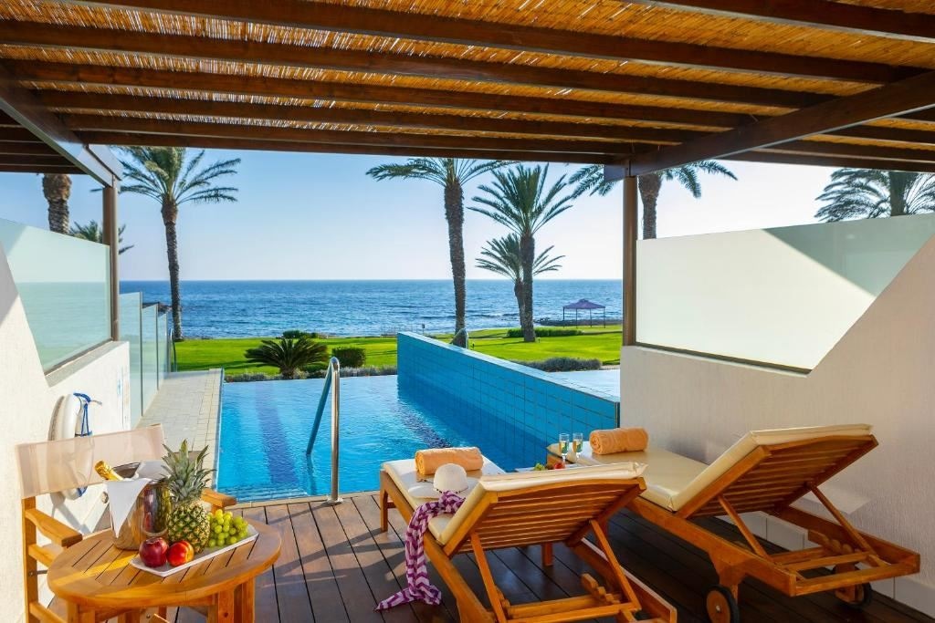 rooms-elite-room-superior-swimup-poolview