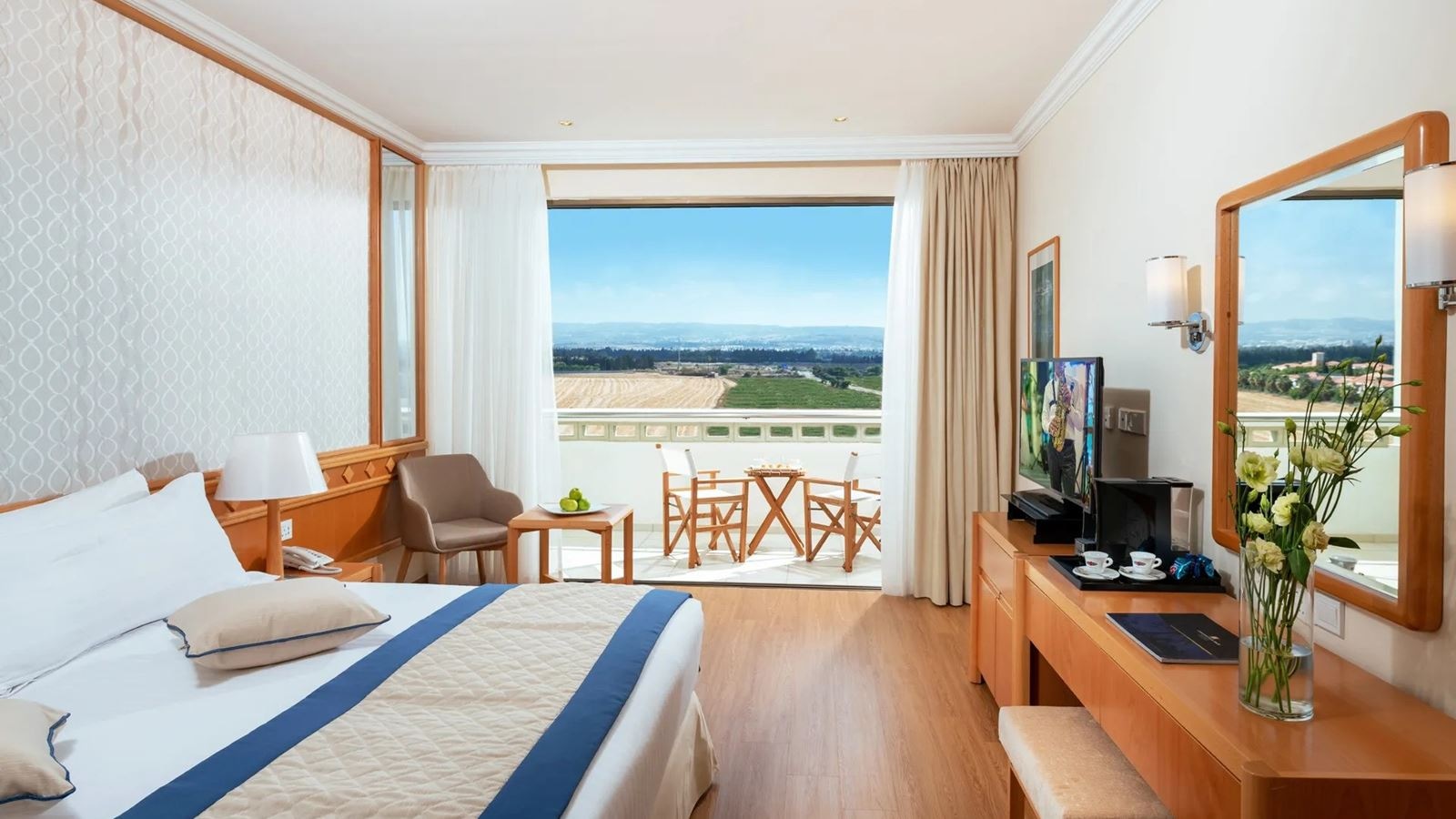 rooms-room-classic-landview
