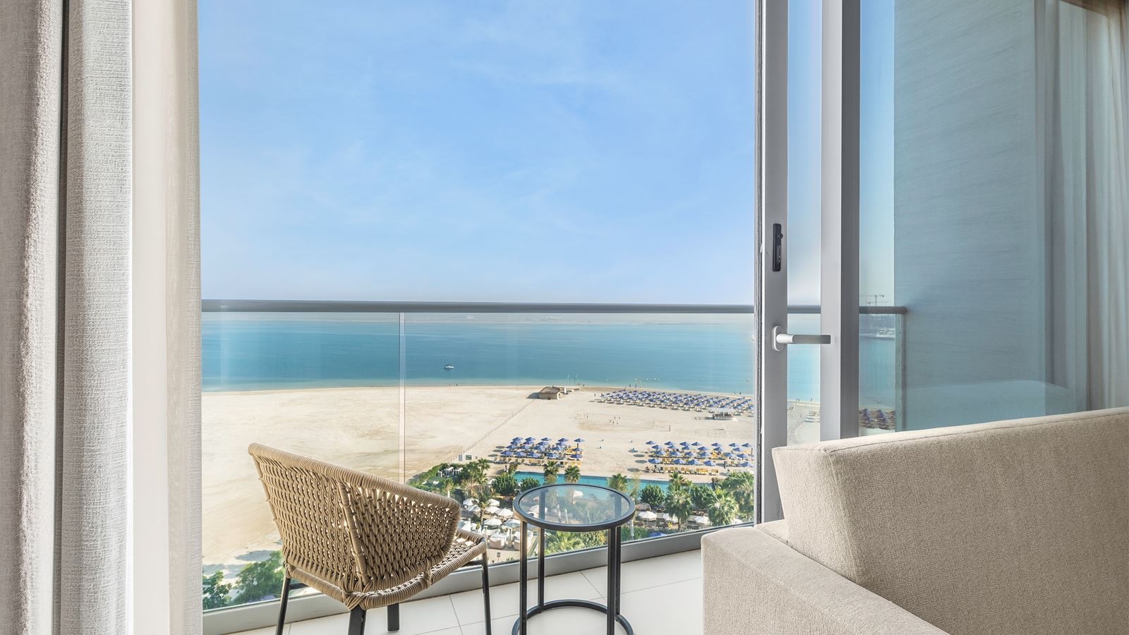 rooms-superior-room-panoramic-sea-view-king