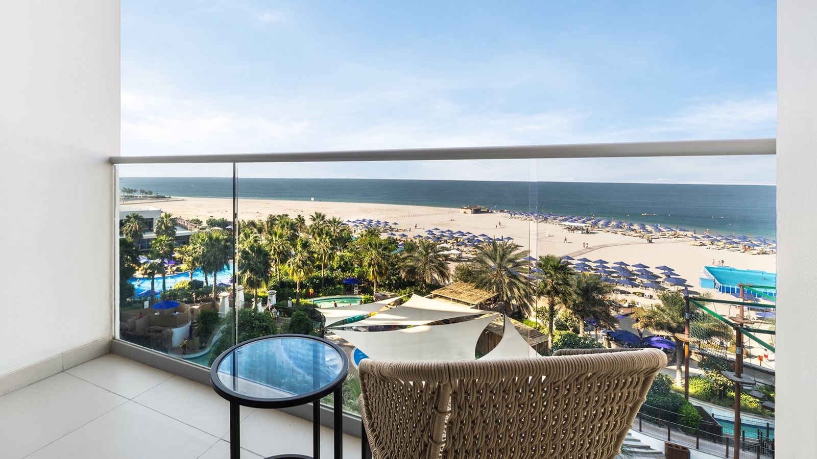 rooms-superior-room-sea-view-king
