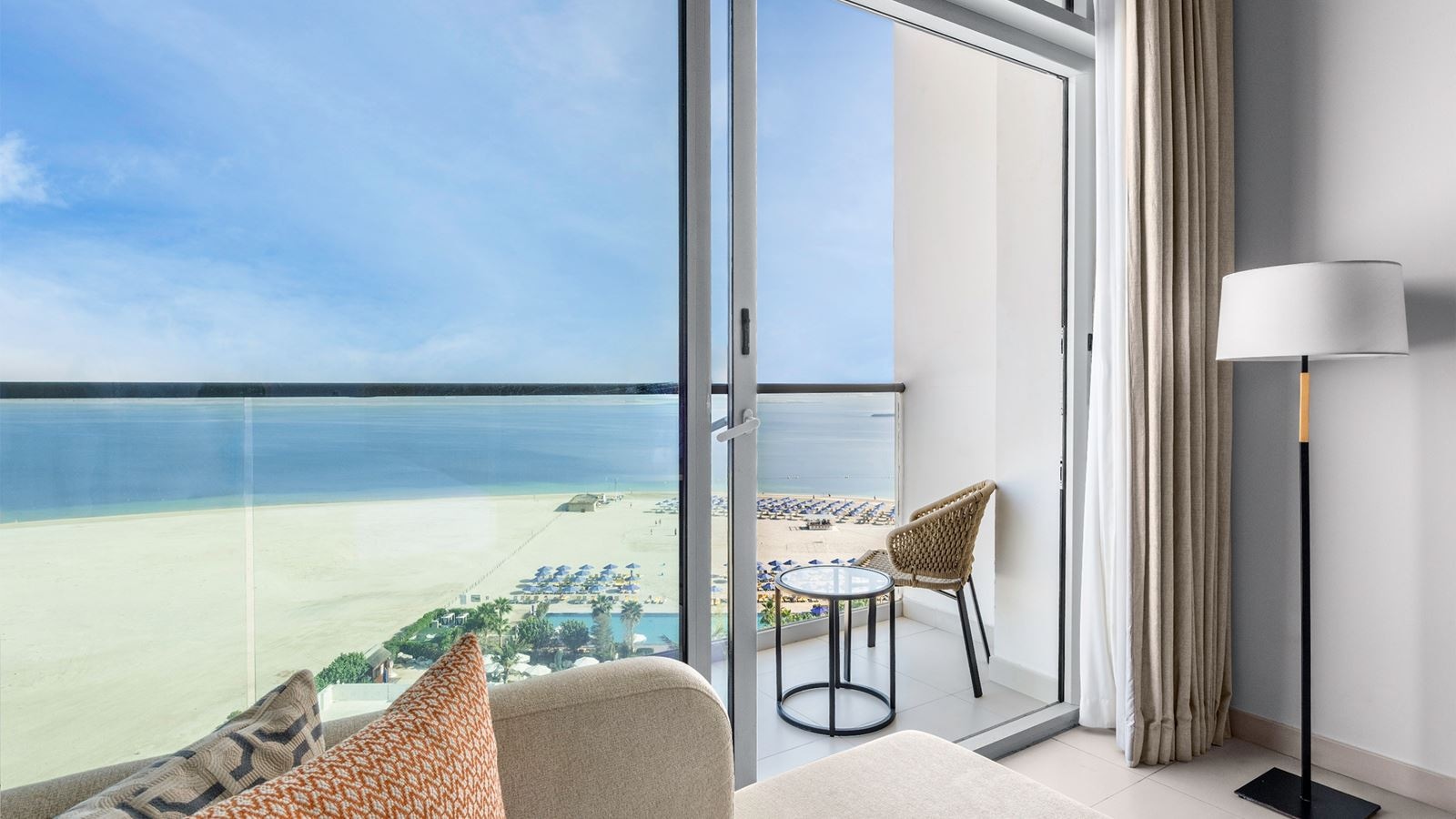 rooms-family-room-panoramic-sea-view-double-double