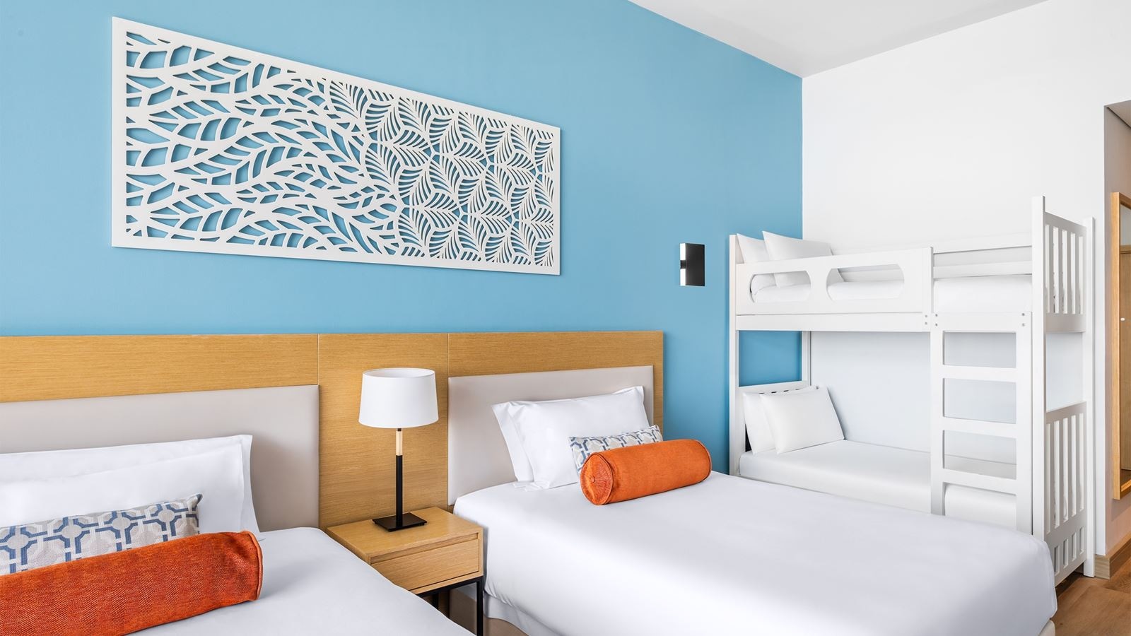 rooms-mirage-family-room-with-bunk-beds