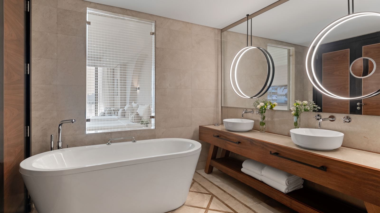 rooms-deluxe-room