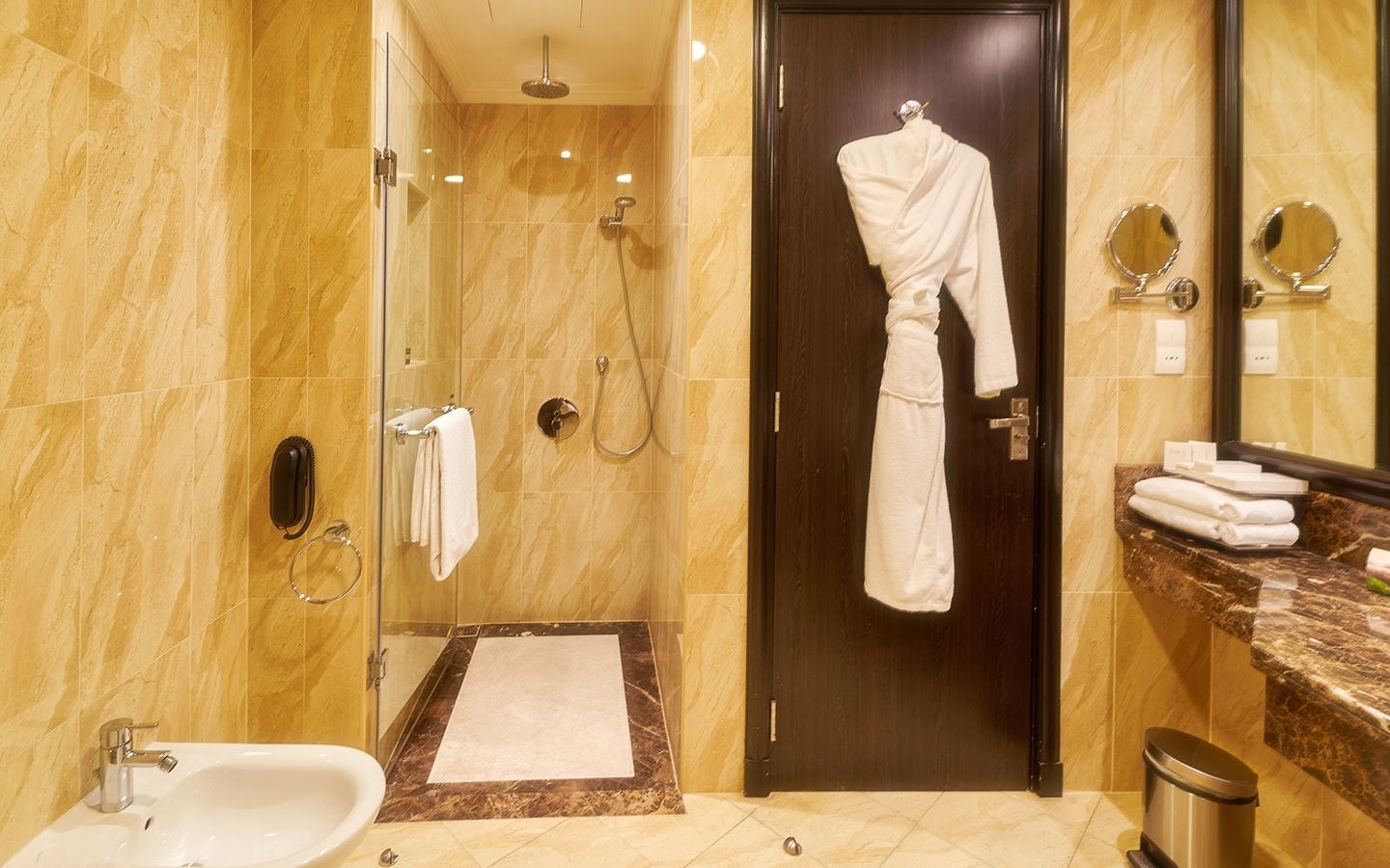 rooms-one-bedroom-suite-city-view