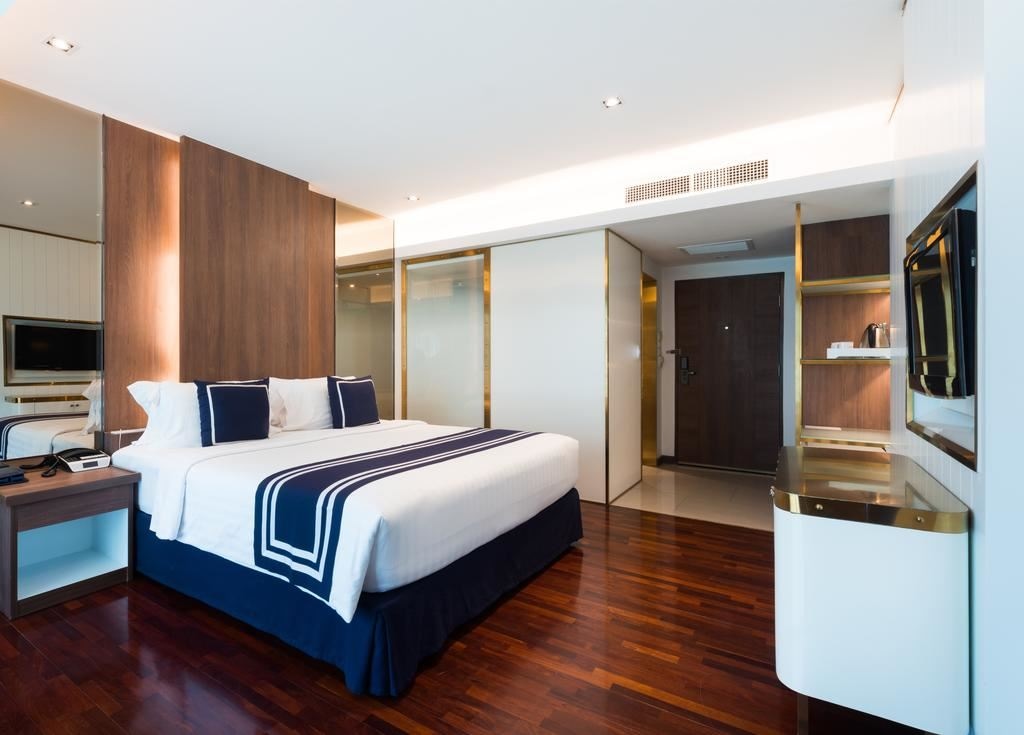 rooms-cruise-execetive-club-lounge-room