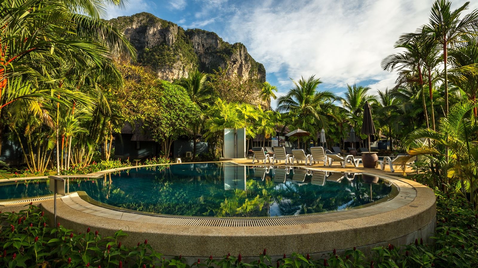 pools-outdoor-pool