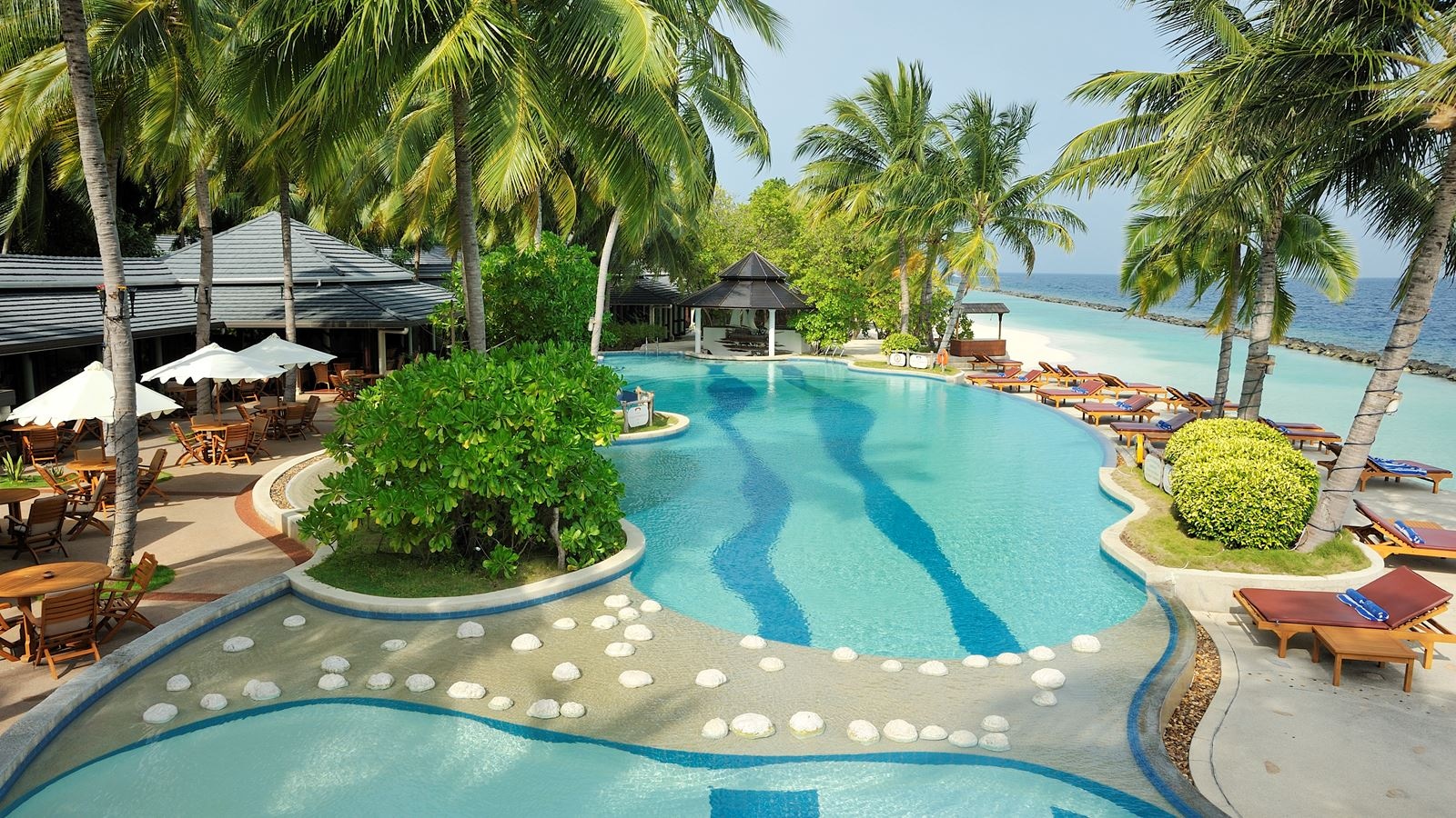 restaurants-pool-bar