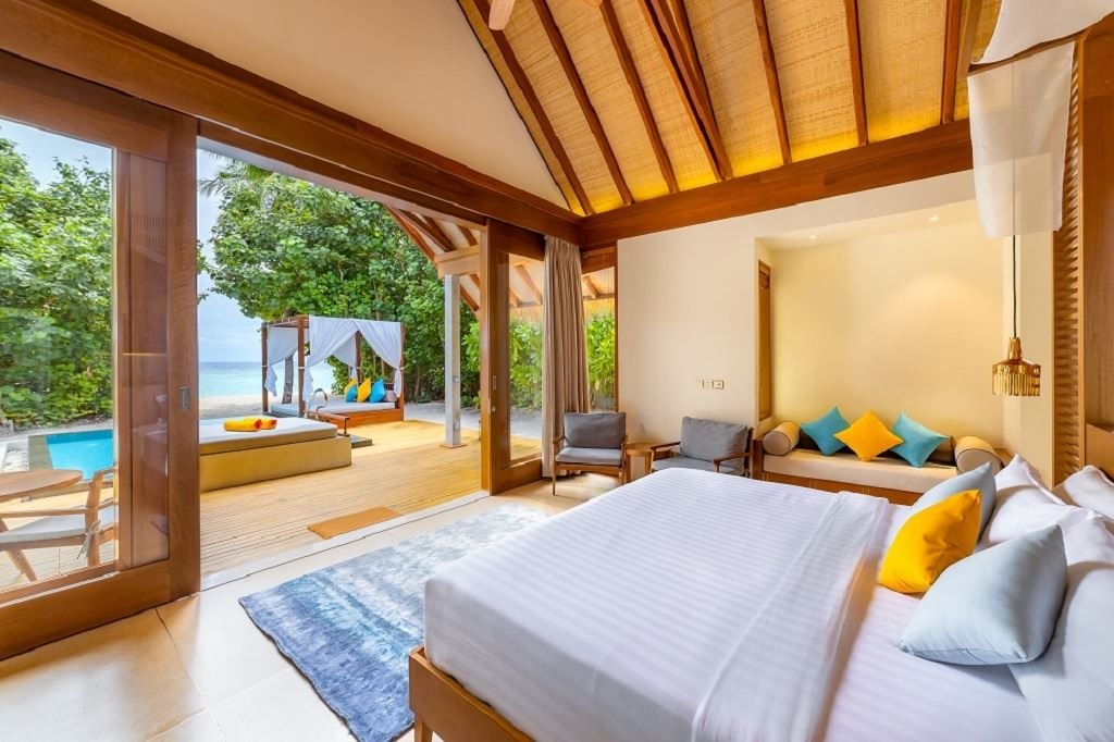 rooms-beach-pool-villa