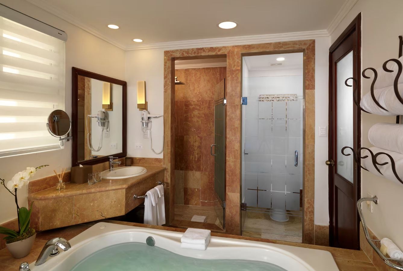 rooms-the-level-suite-garden-view