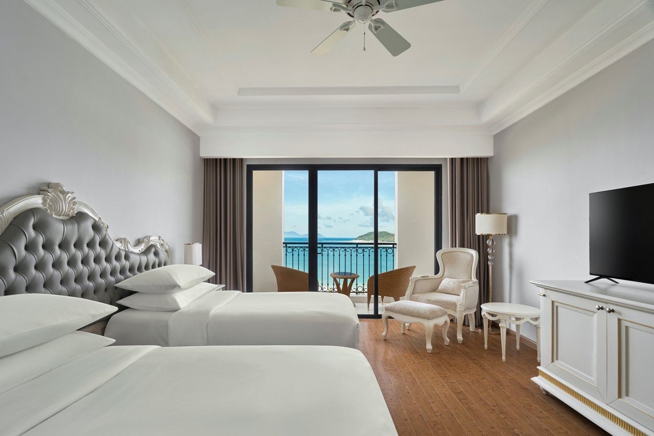 rooms-deluxe-kingtwin-ocean-view