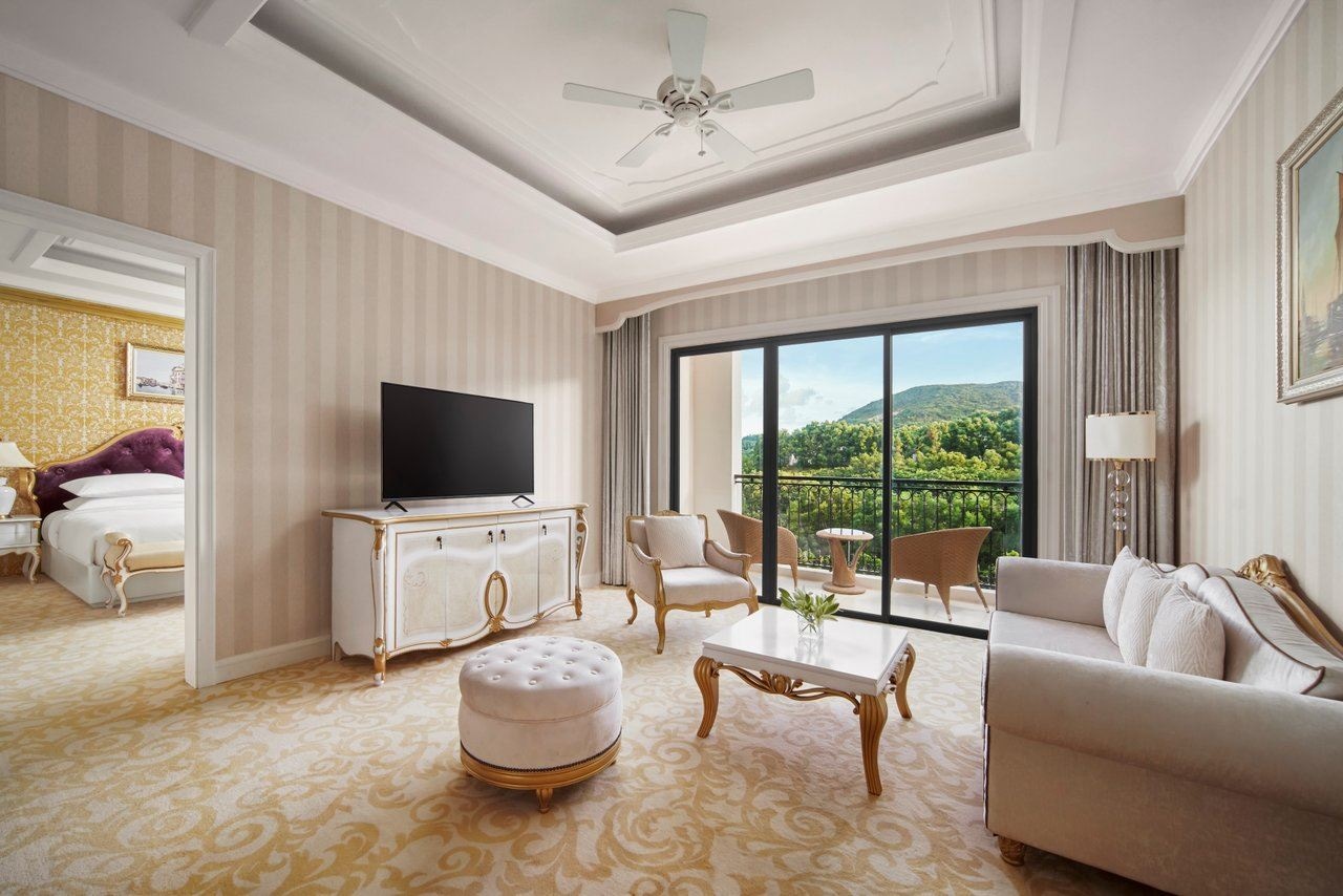 rooms-executive-suite-garden-view