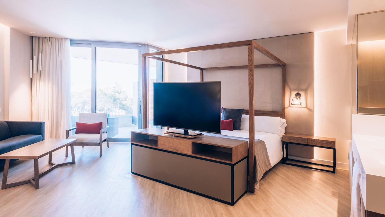 rooms-junior-suite-pool-view
