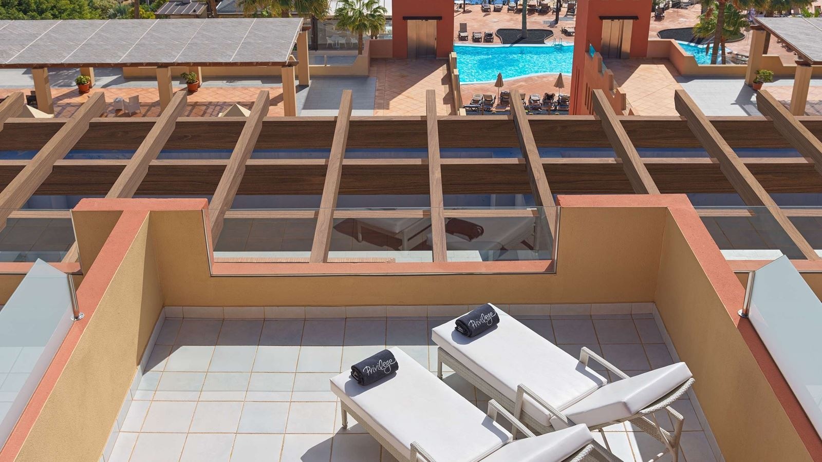 rooms-junior-suite-privilege-balcony-or-terrace