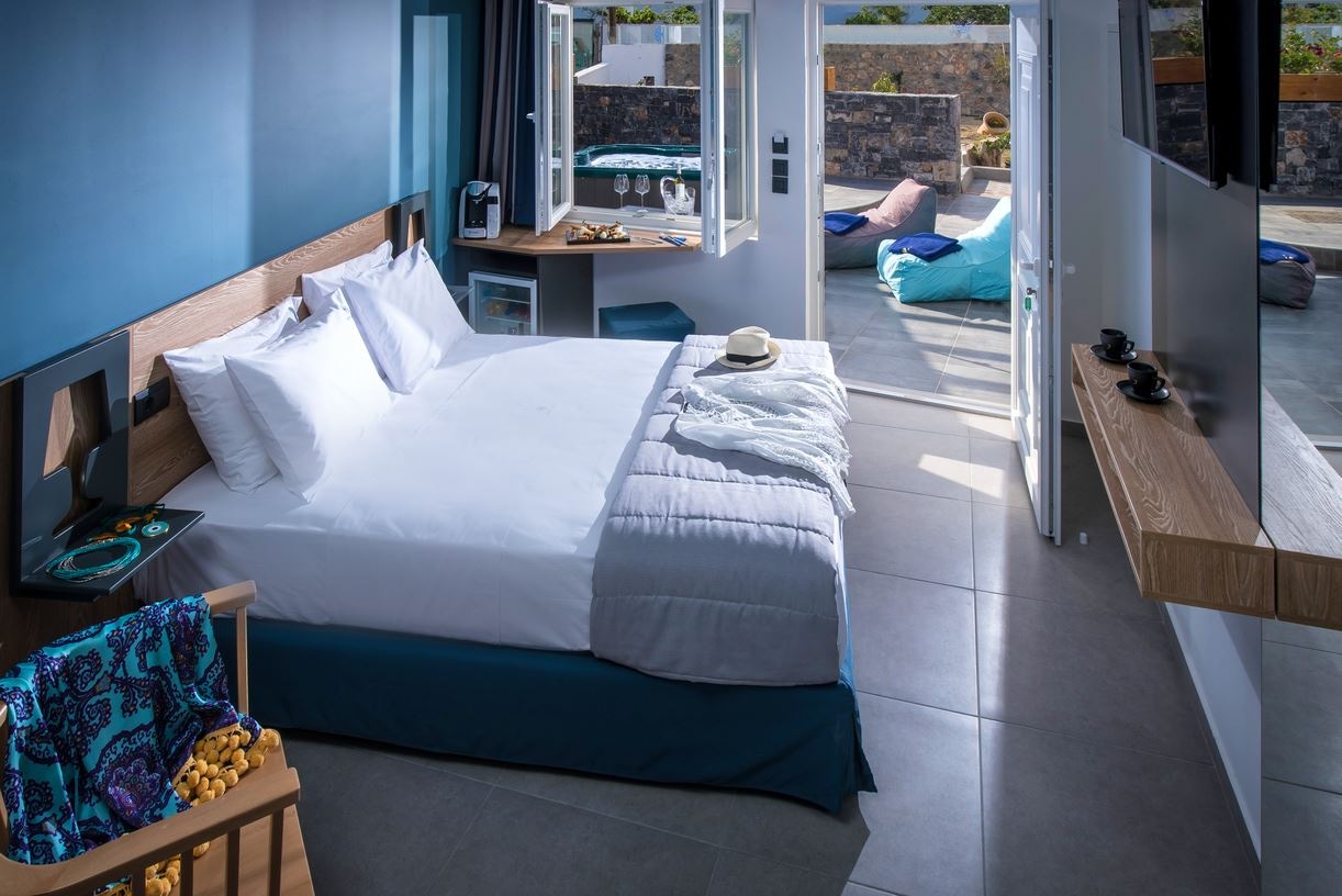 rooms-studio-luxury-with-private-jacuzzi