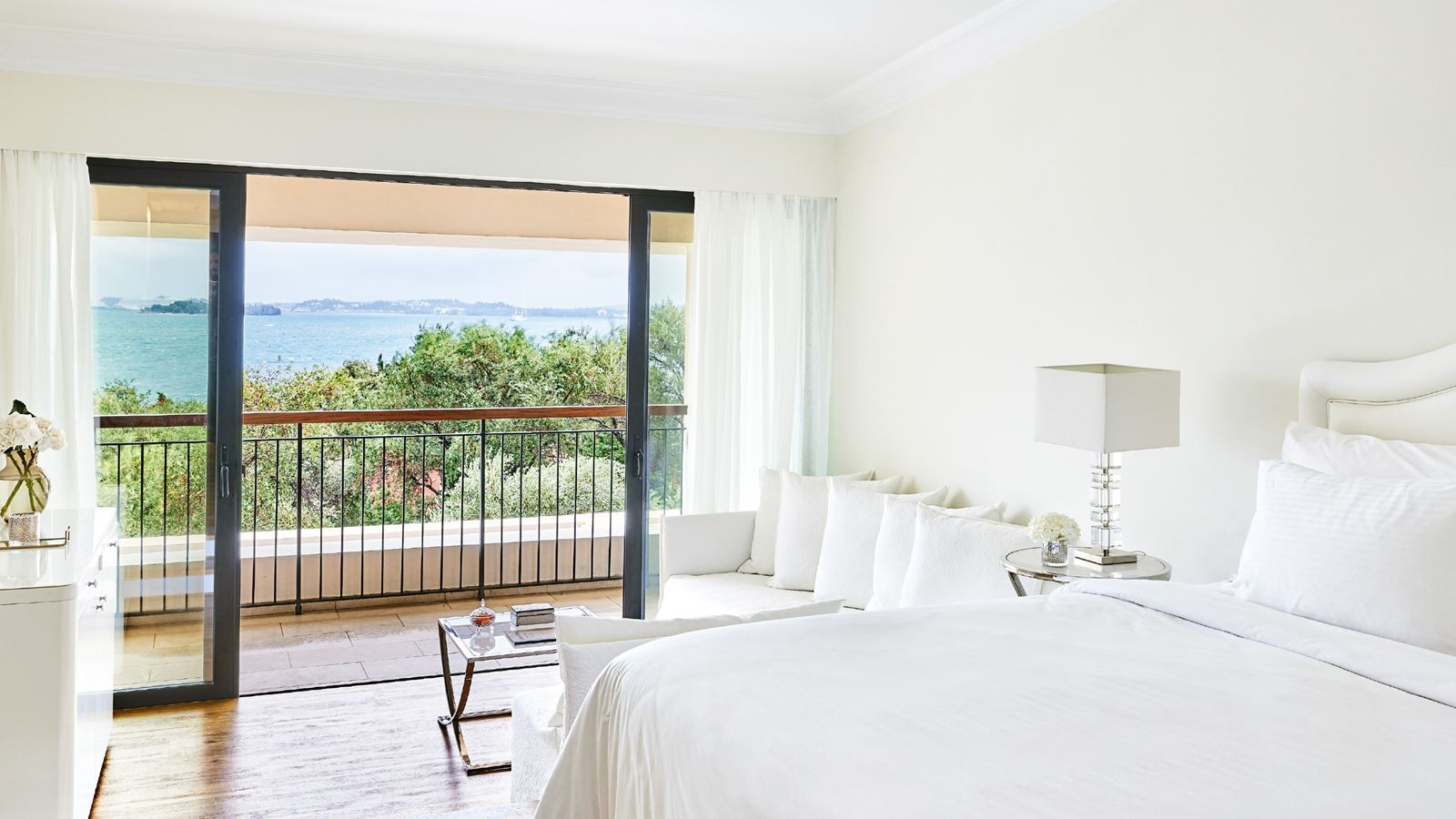 rooms-deluxe-bungalow-sea-view-1st-floor