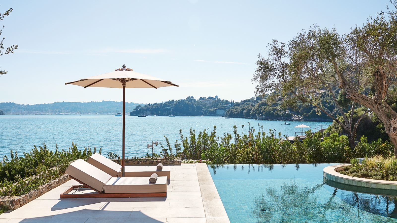 rooms-3bedroom-beachfront-villa-private-pool