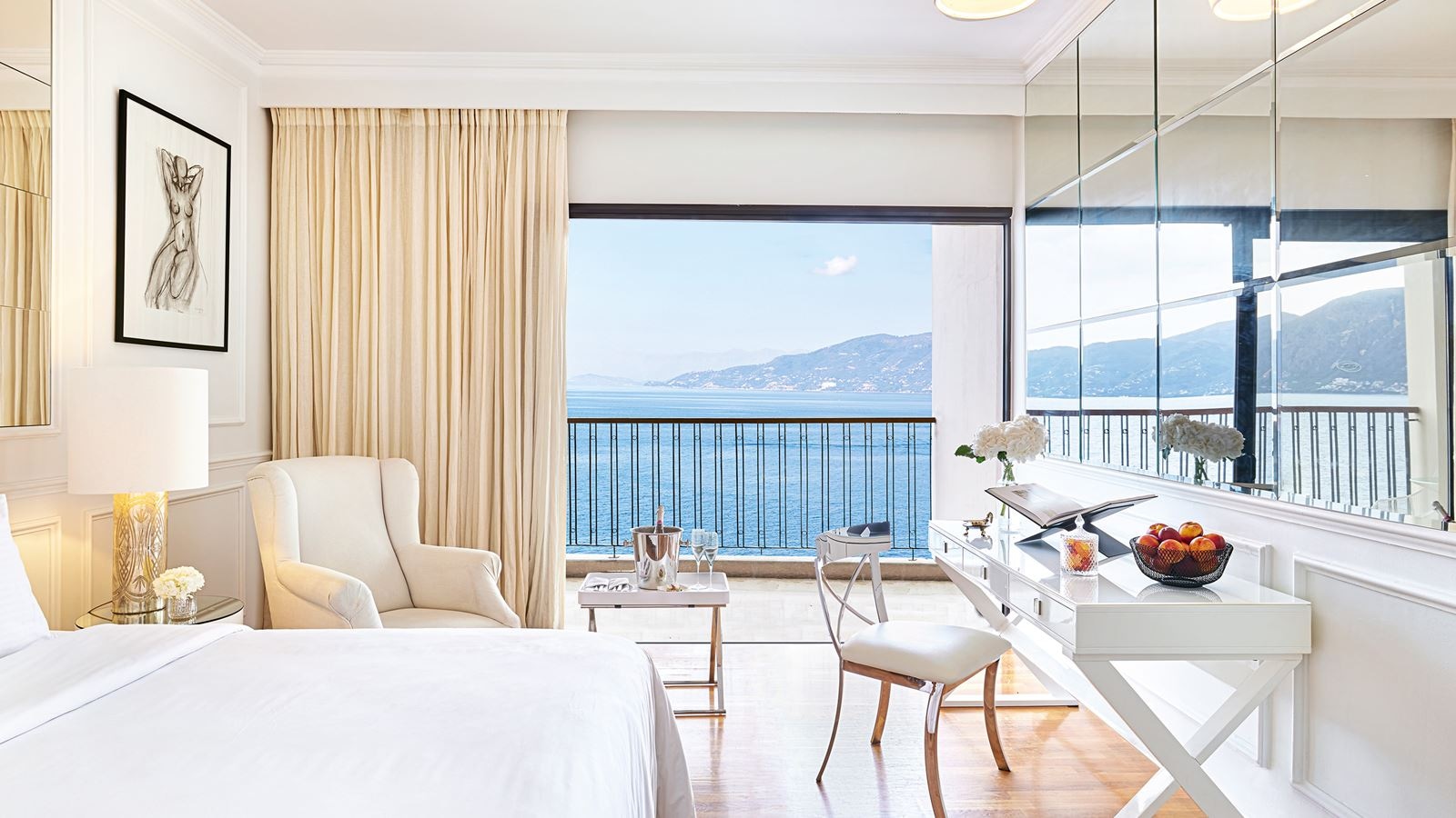 rooms-cruise-guestroom-sea-view