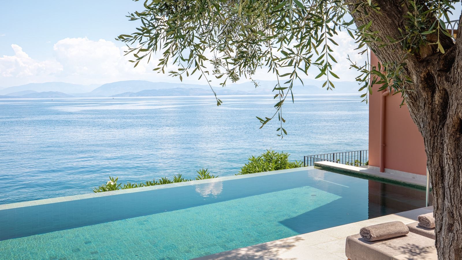 rooms-palazzo-odyssia-private-pool-on-the-rocs-4-bedroom